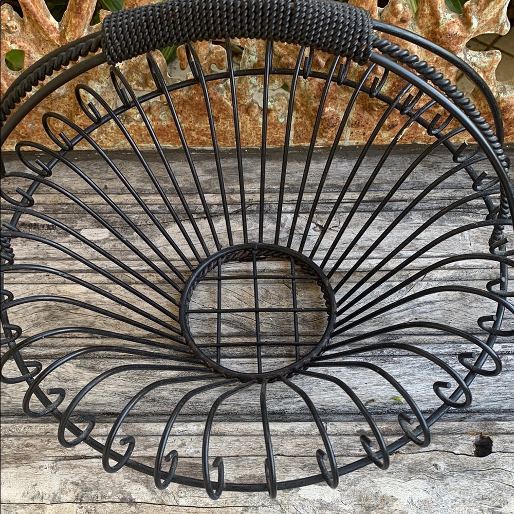Vintage Elegant Black Wrought Iron Basket - Picture 4 of 11